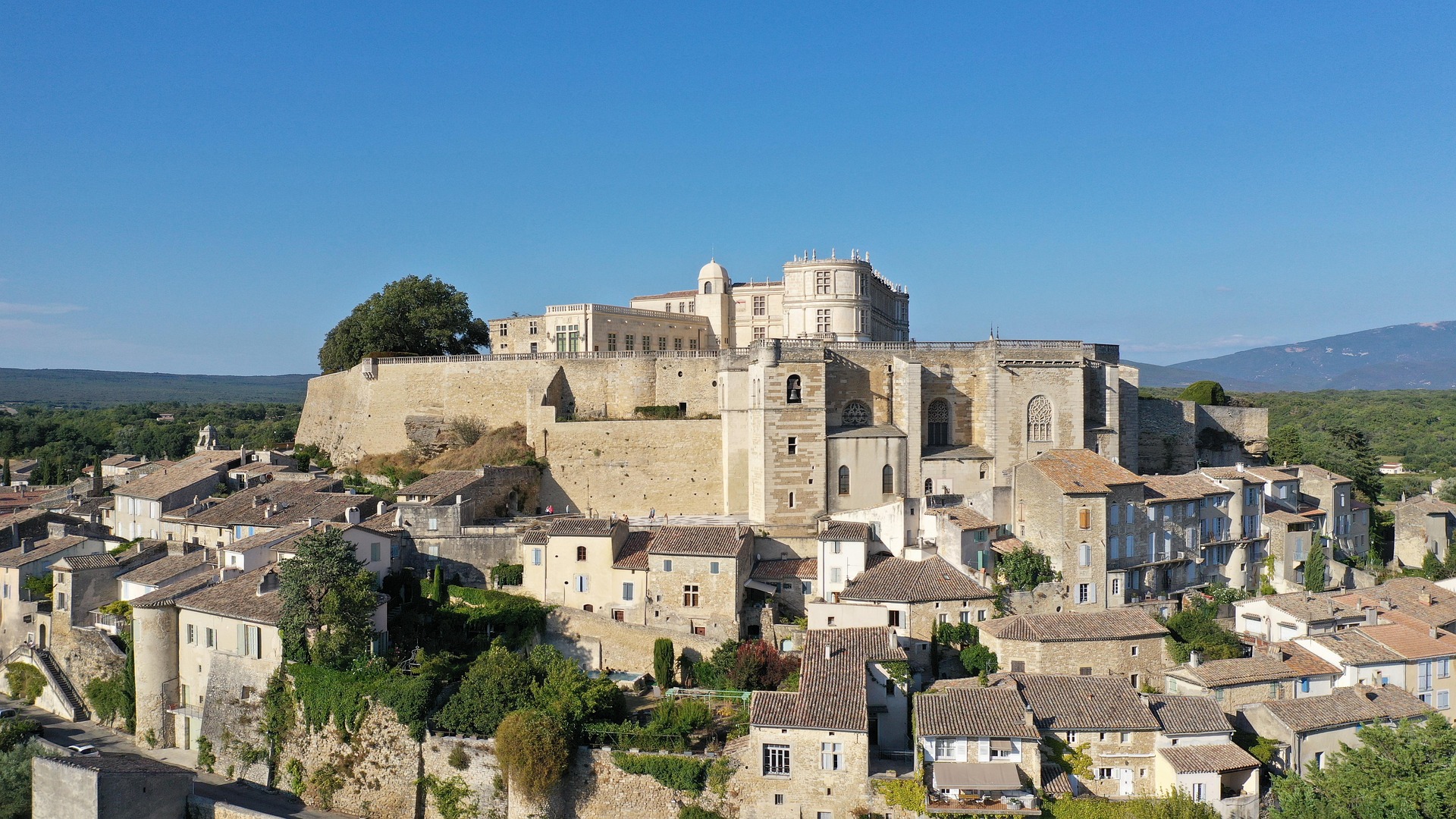 xat-ch-grignan-5270007_1920